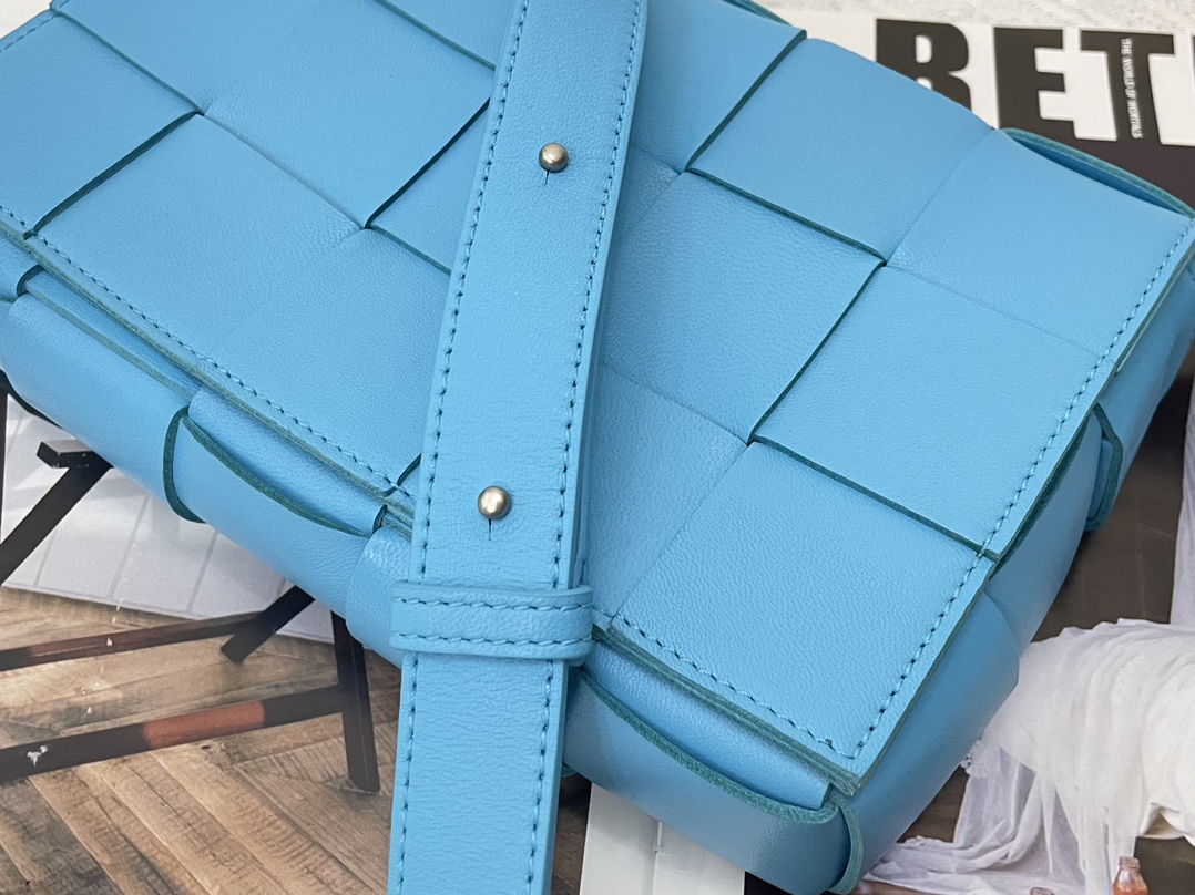 Cassette Intreccio Leather Cross-body Bag Blue